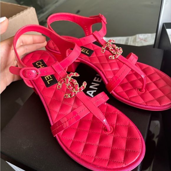 New in box Chanel coral sandals - Picture 3 of 6